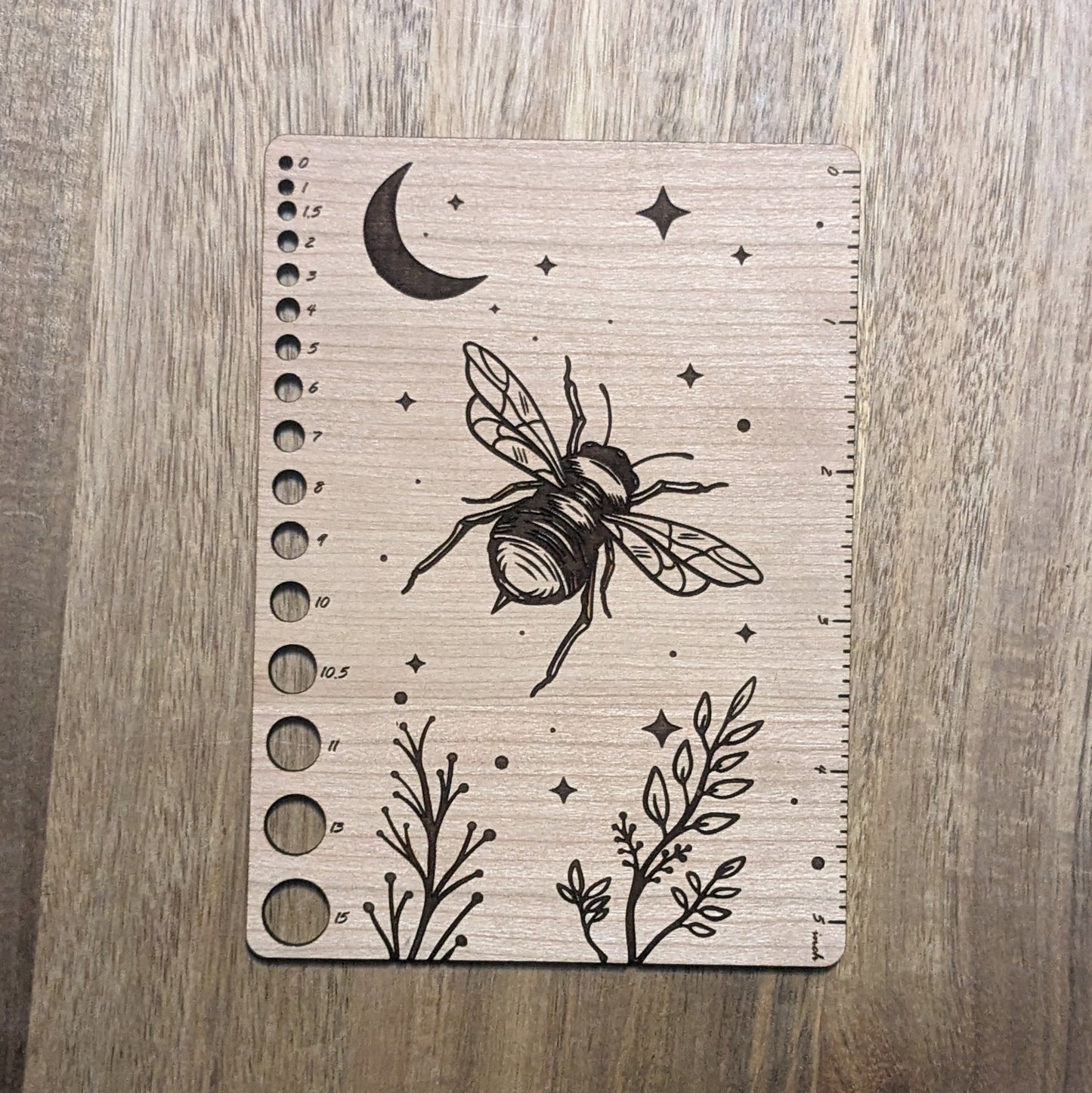Bee With the Night Sky Knitting Needle Gauge