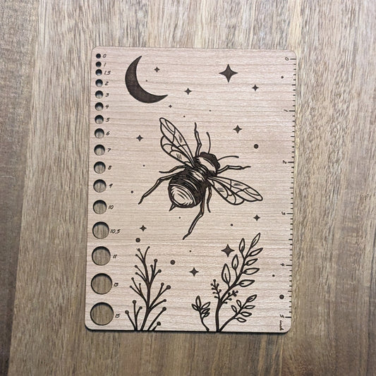 Bee With the Night Sky Knitting Needle Gauge